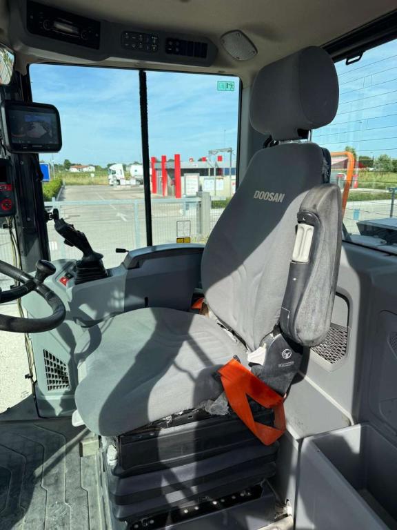 Doosan DL320-7 Photo 7