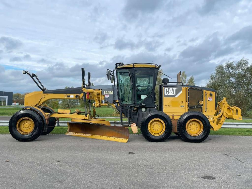 Caterpillar 140M Photo 1