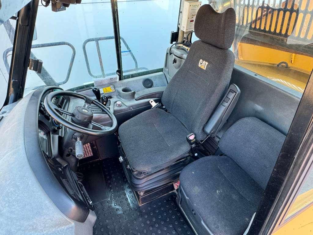 Caterpillar 725 - Dutch Machine / Body Heating Photo 8