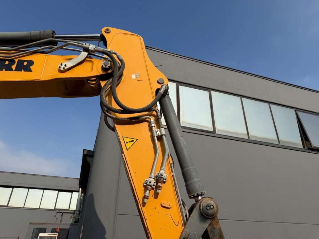 Liebherr R926 LC Photo 5