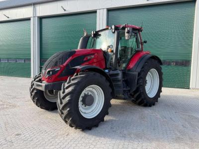 Valtra T 174 GOOD TIRES Photo 1
