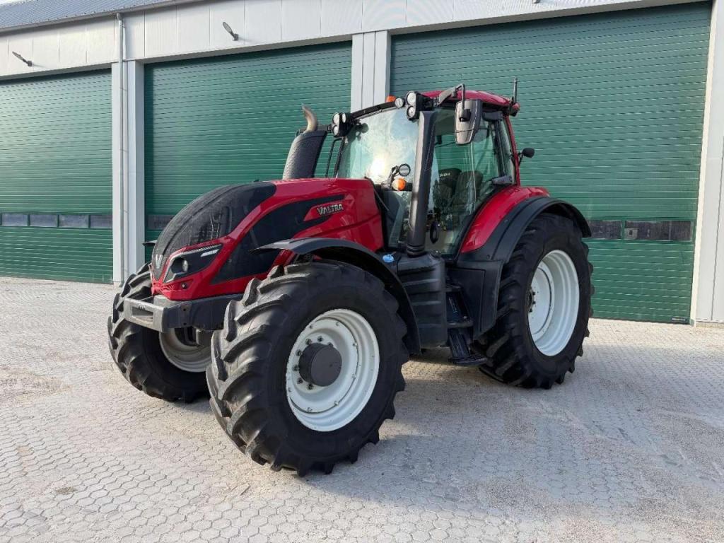 Valtra T 174 GOOD TIRES Photo 1