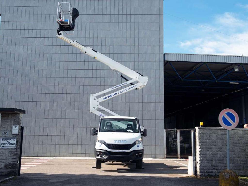 Oil&Steel Snake 2010 H plus SU IVECO DAILY 35S14H Photo 1
