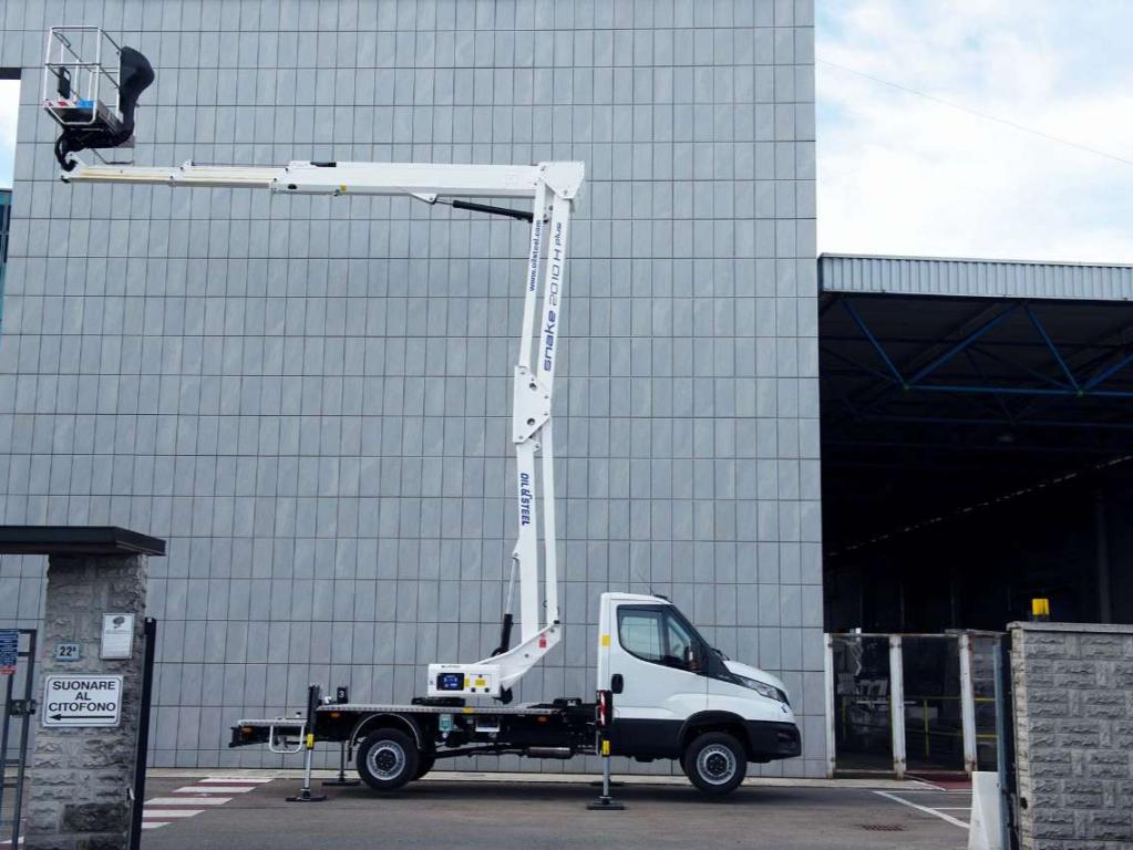 Oil&Steel Snake 2010 H plus SU IVECO DAILY 35S14H Photo 7