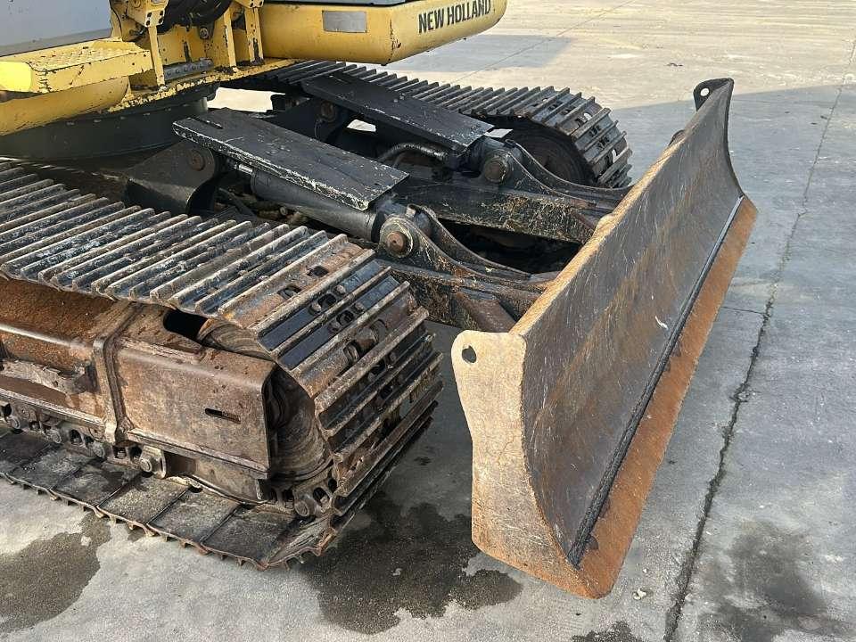 New Holland E 135B Photo 7