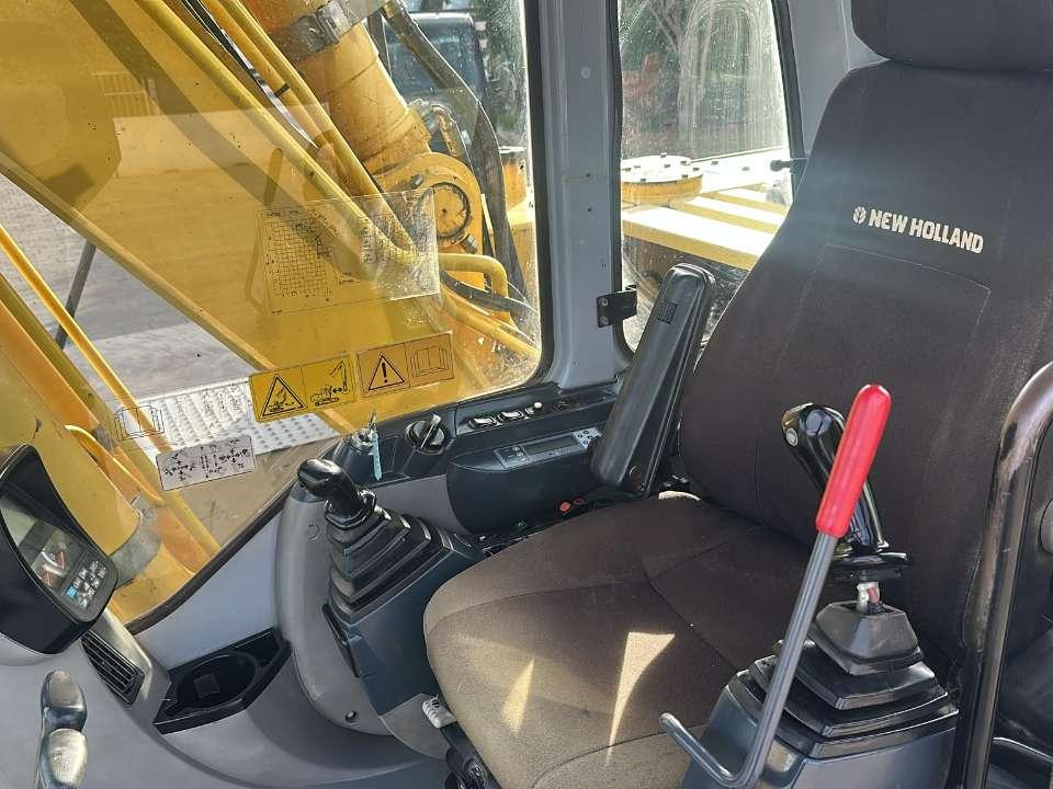 New Holland E 135B Photo 8