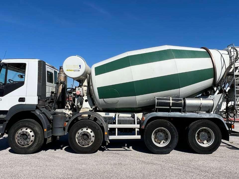 Iveco Trakker 410 8X4 Photo 2