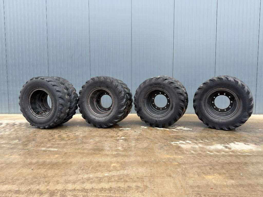 Pneu pour Bridgestone 1000 x 20 Set / 10.00 x 20: 4x2 Tyres Photo 1