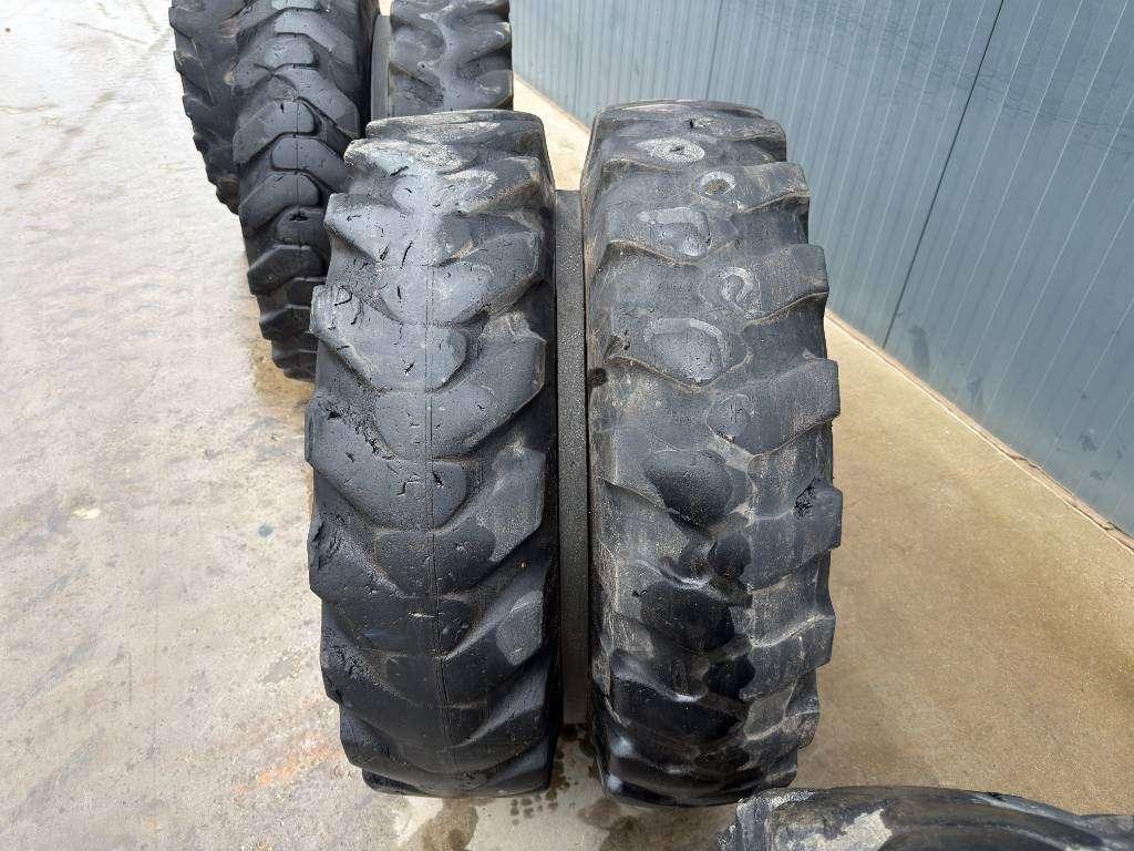 Pneu pour Bridgestone 1000 x 20 Set / 10.00 x 20: 4x2 Tyres Photo 13
