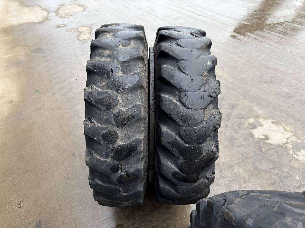 Pneu pour Bridgestone 1000 x 20 Set / 10.00 x 20: 4x2 Tyres Photo 16