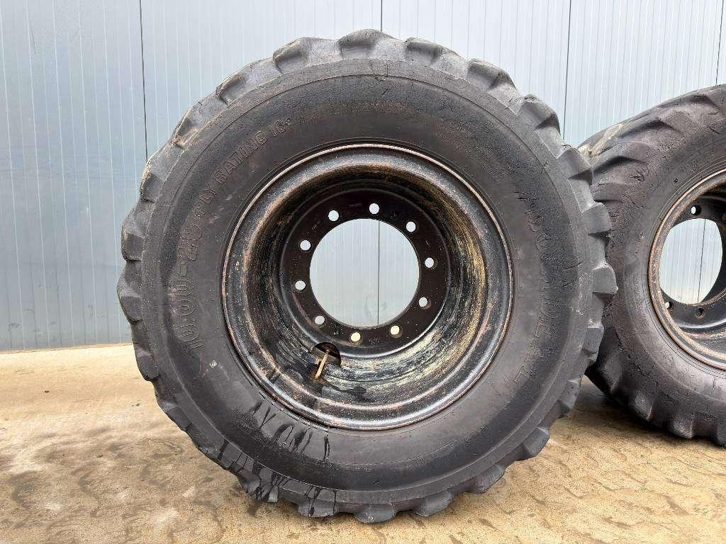 Pneu pour Bridgestone 1000 x 20 Set / 10.00 x 20: 4x2 Tyres Photo 2
