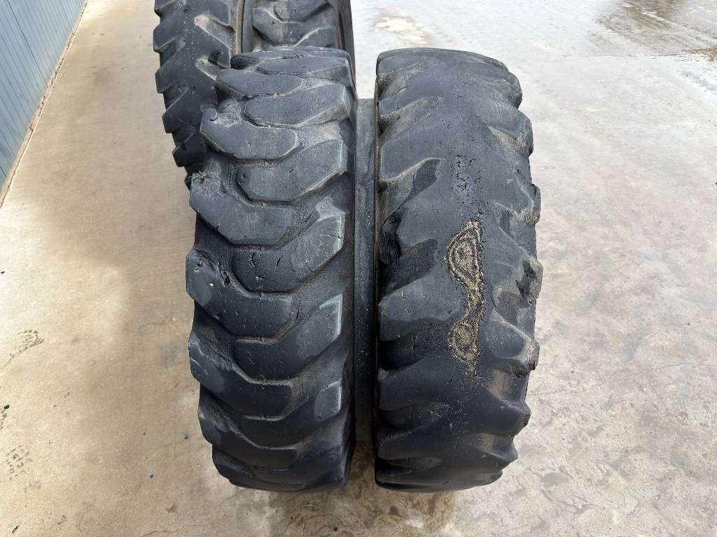 Pneu pour Bridgestone 1000 x 20 Set / 10.00 x 20: 4x2 Tyres Photo 4