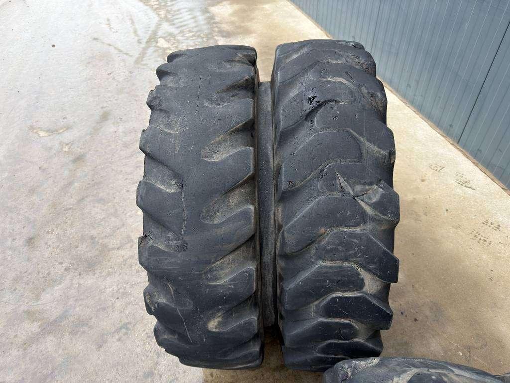 Pneu pour Bridgestone 1000 x 20 Set / 10.00 x 20: 4x2 Tyres Photo 5