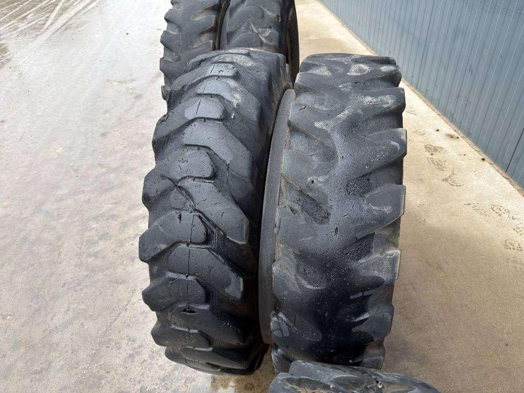Pneu pour Bridgestone 1000 x 20 Set / 10.00 x 20: 4x2 Tyres Photo 9