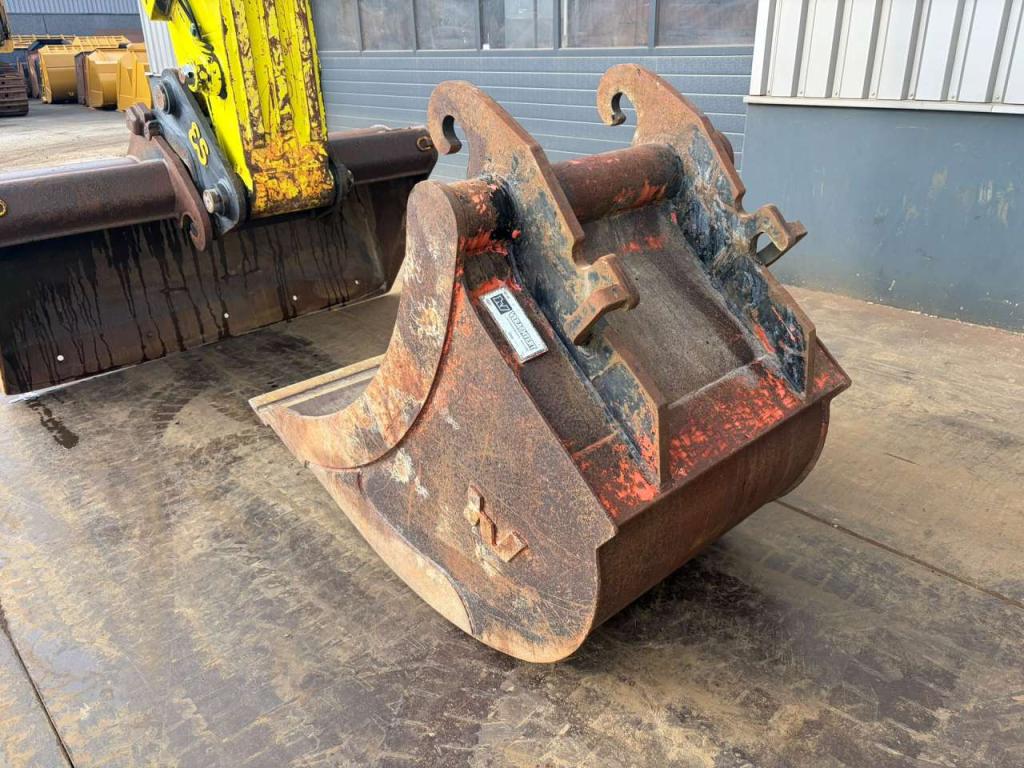 Hyundai HX260L Photo 11