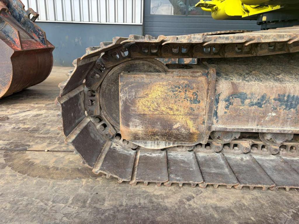 Hyundai HX260L Photo 13