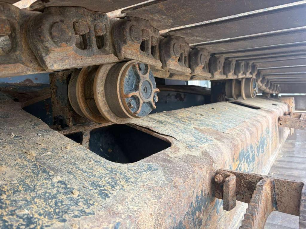 Hyundai HX260L Photo 15
