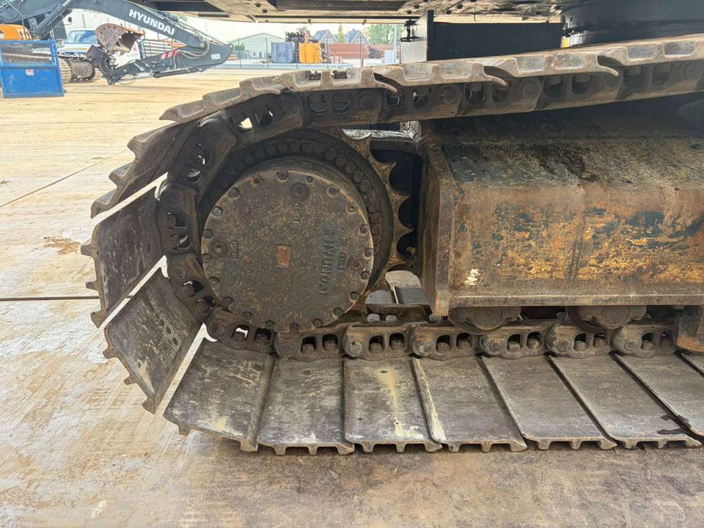 Hyundai HX260L Photo 17