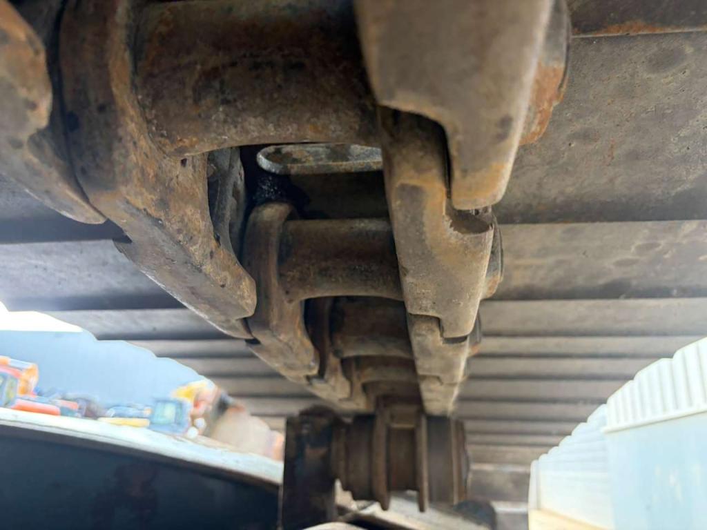 Hyundai HX260L Photo 20