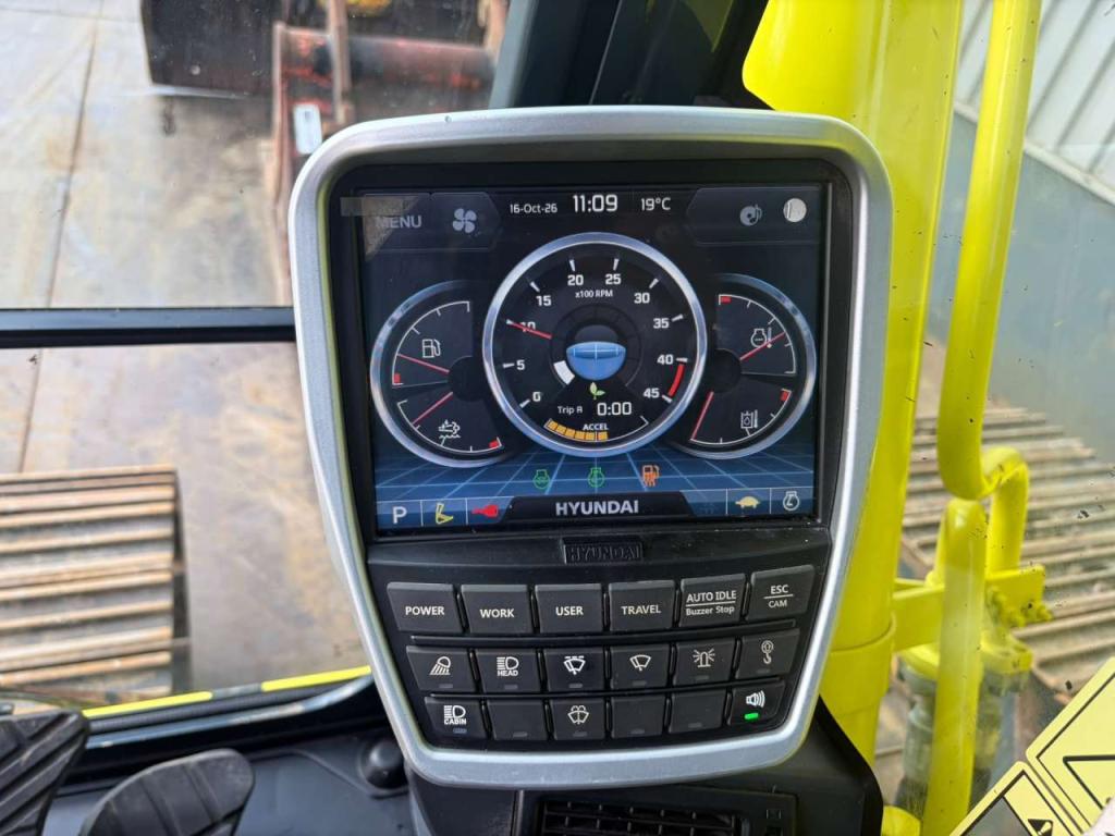 Hyundai HX260L Photo 25
