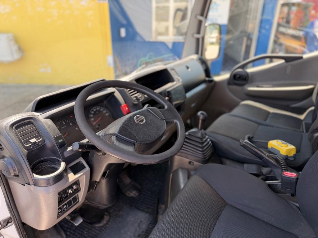 Nissan Cabstar NT400 Photo 6