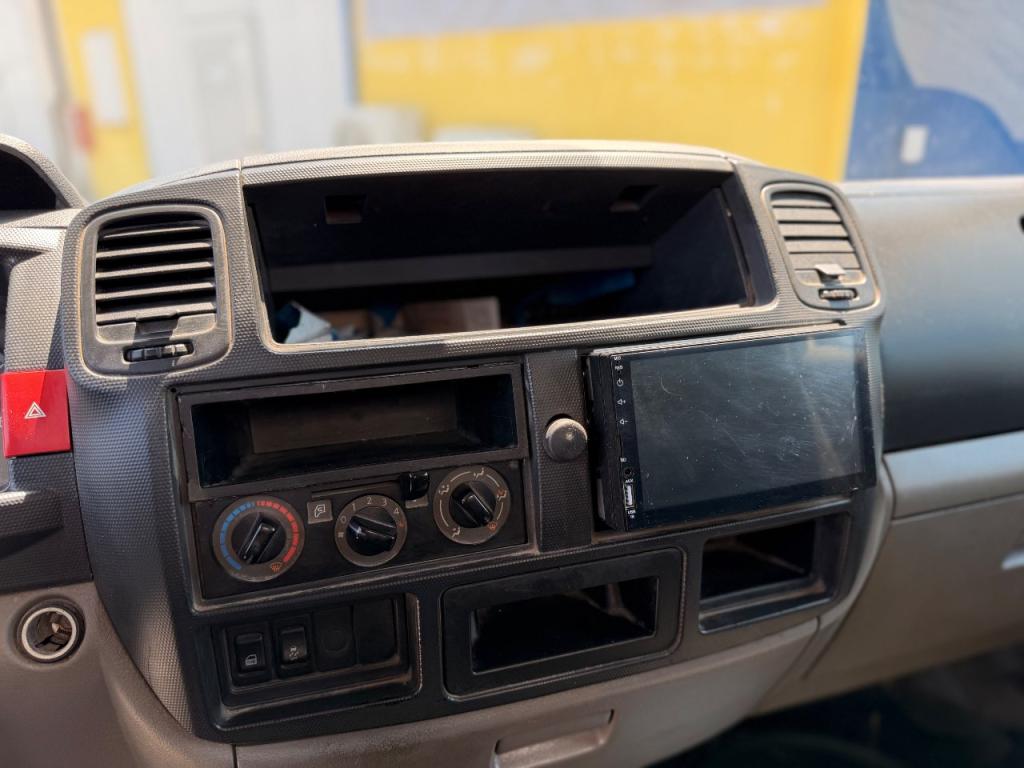 Nissan Cabstar NT400 Photo 8