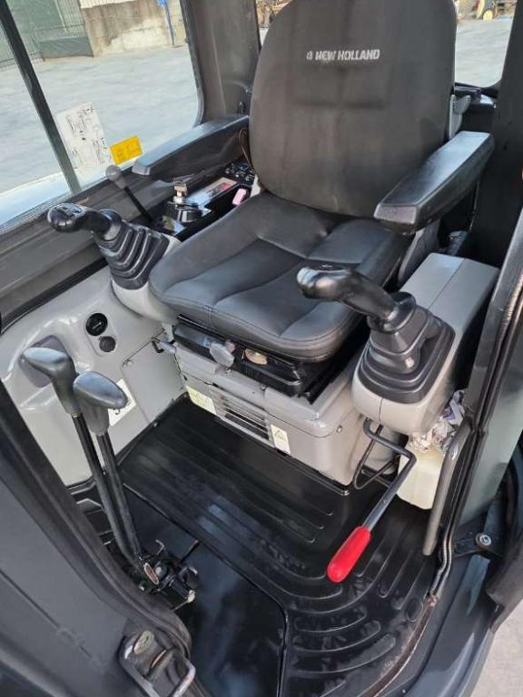 New Holland E50BSR Photo 3