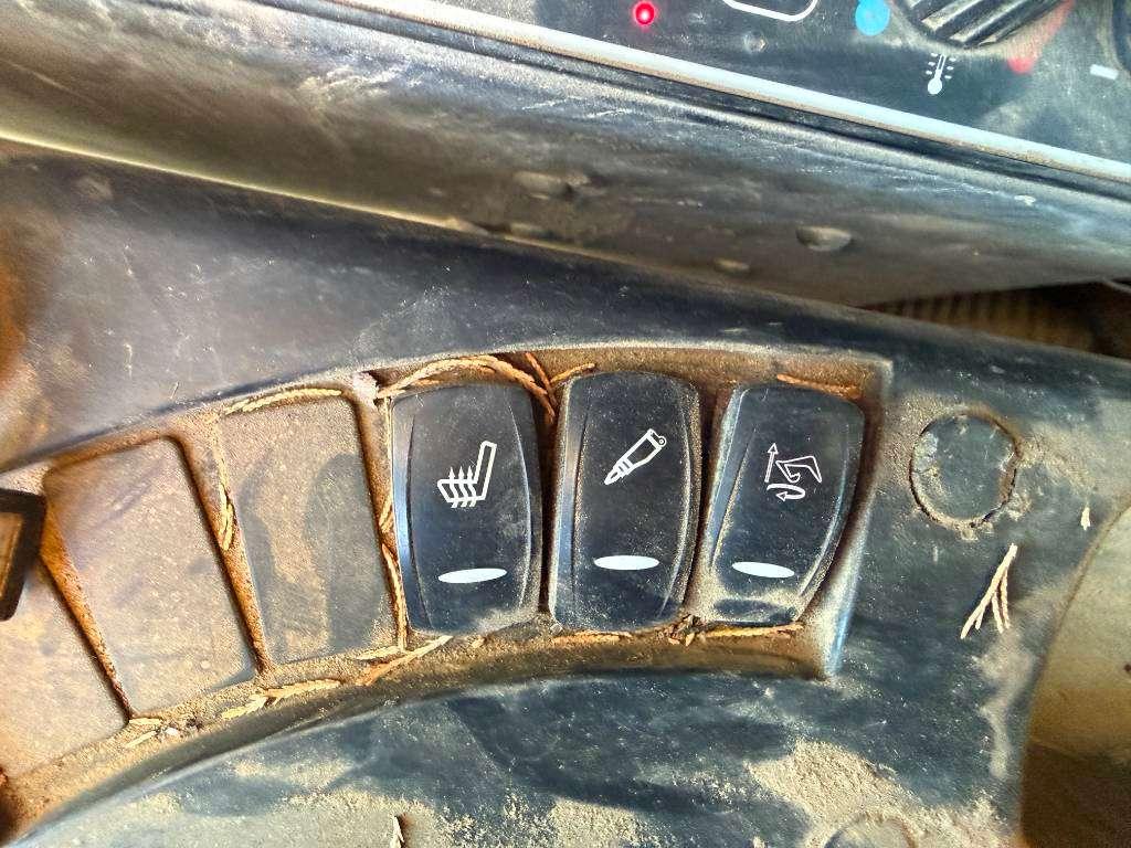 JCB JS260LC - Hammer Lines / Heated Seat Photo 13
