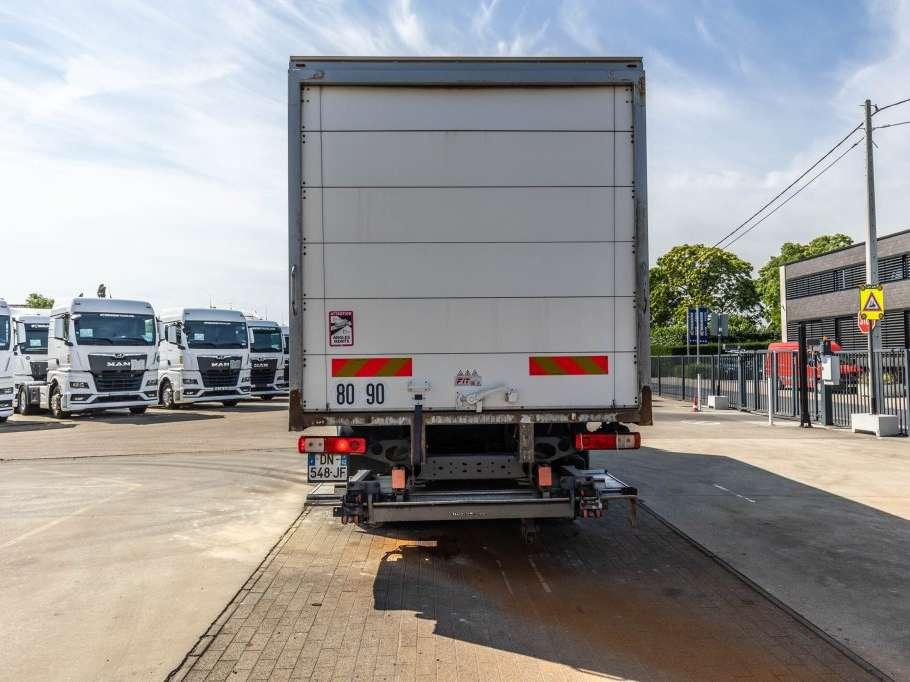 Renault D26.320-6x2+DHOLLANDIA 2T. Photo 5