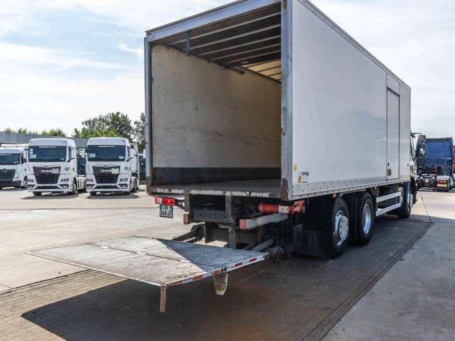Renault D26.320-6x2+DHOLLANDIA 2T. Photo 8