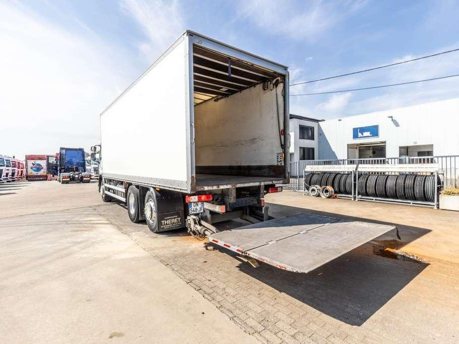Renault D26.320-6x2+DHOLLANDIA 2T. Photo 9