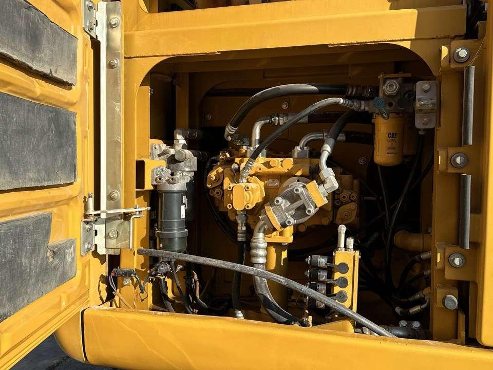 Caterpillar 323E Photo 14