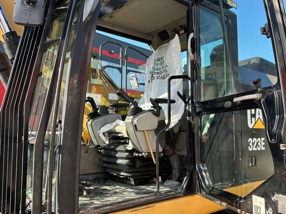 Caterpillar 323E Photo 9