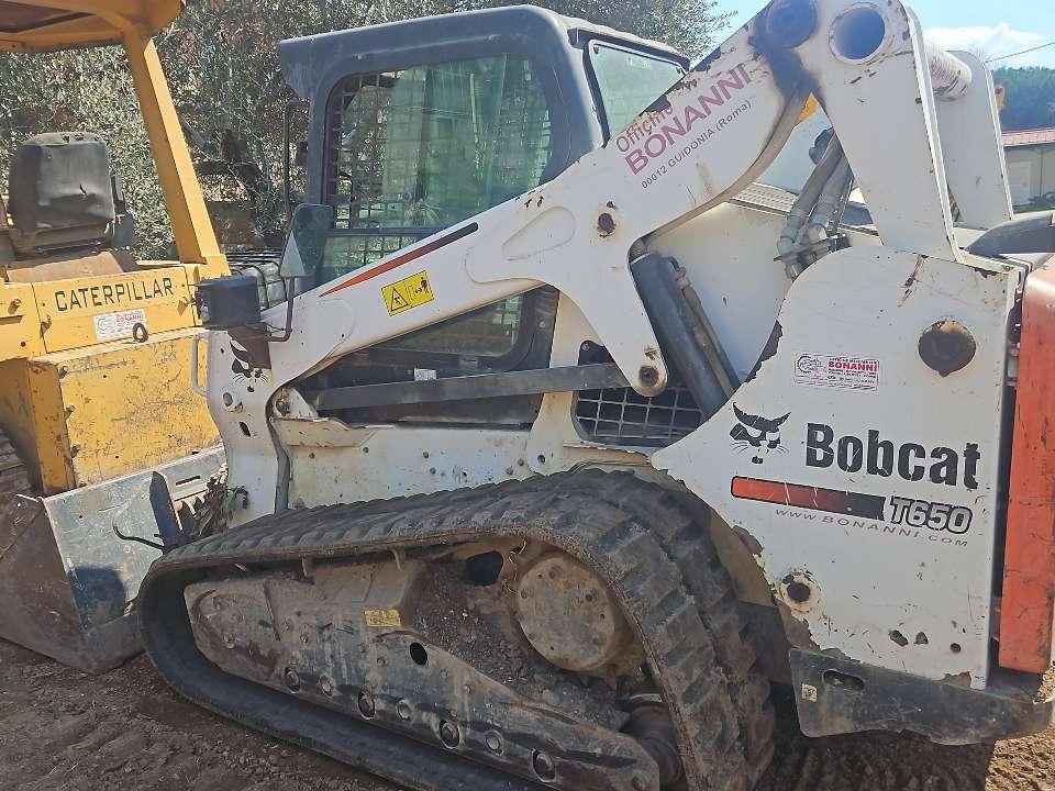 Bobcat T650 Photo 3