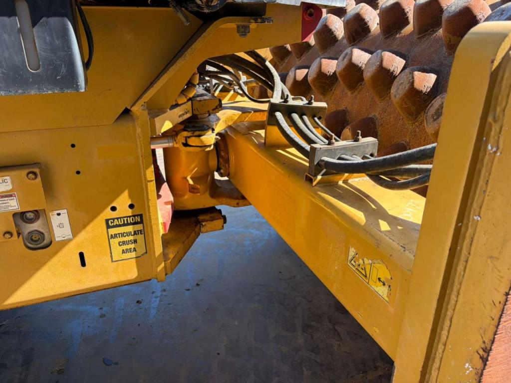 Caterpillar CP76 Photo 15