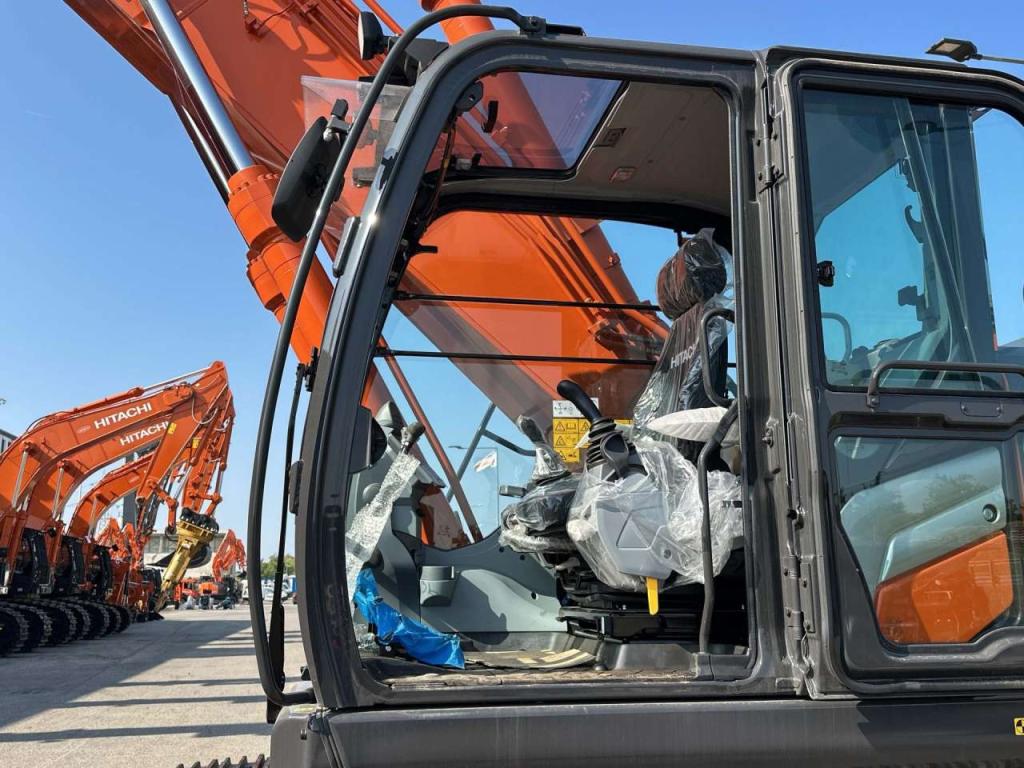 Hitachi ZX350LCN-7 Photo 14
