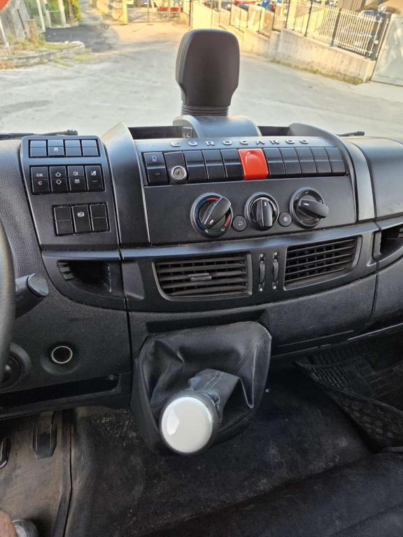 Iveco EUROCARGO 120-190L Photo 2