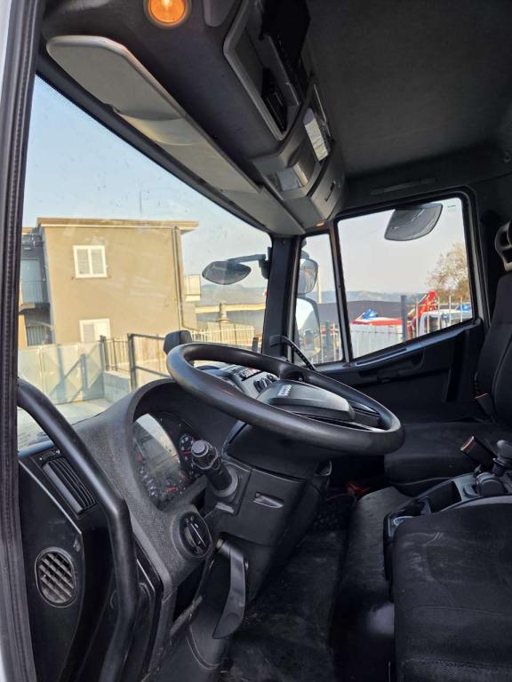 Iveco EUROCARGO 120-190L Photo 3