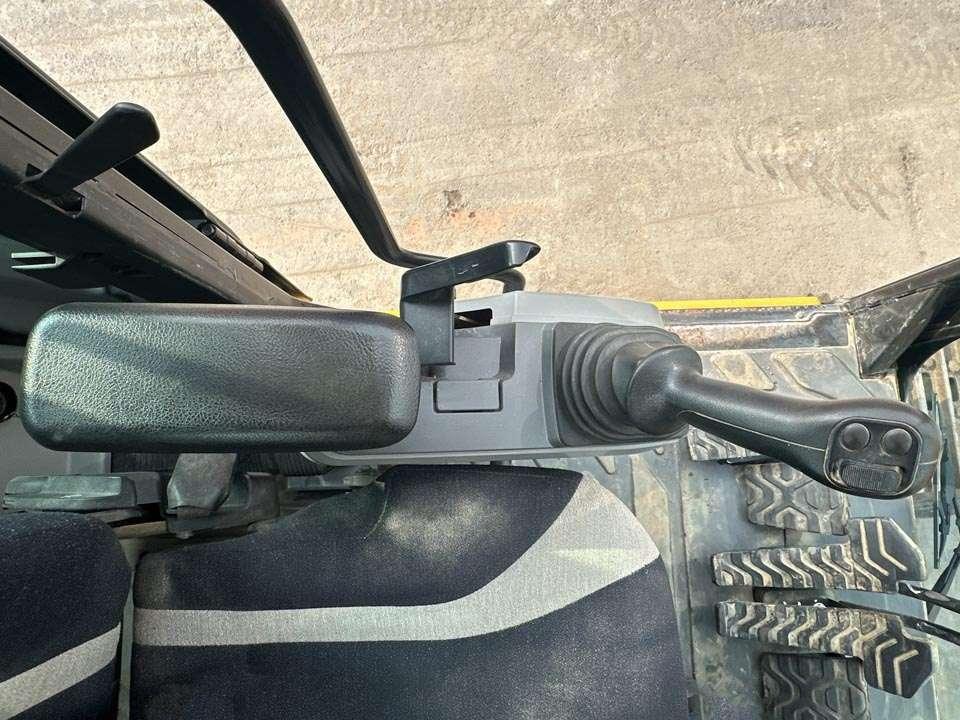 Caterpillar 318FL Photo 17