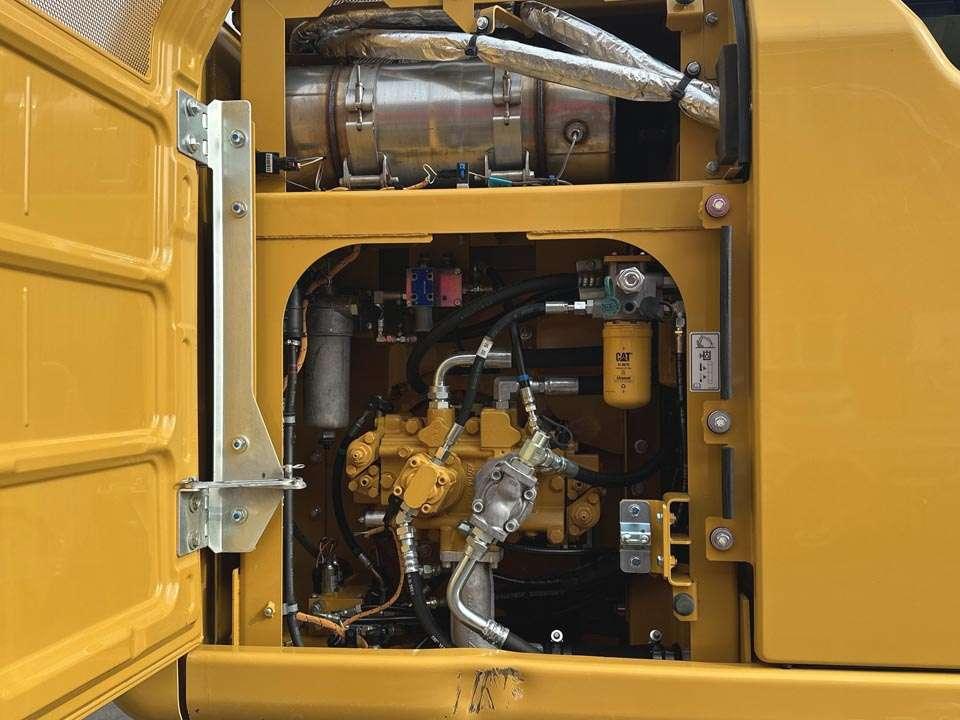 Caterpillar 318FL Photo 9