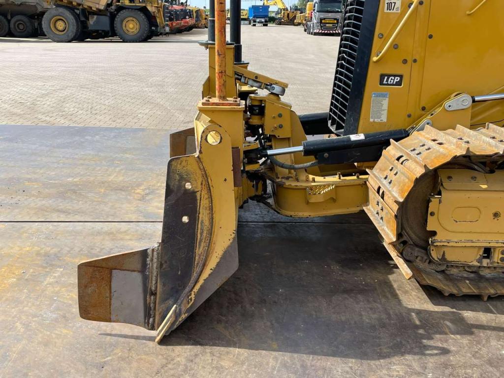 Caterpillar D2 LGP 12A | LEICA GPS Photo 10