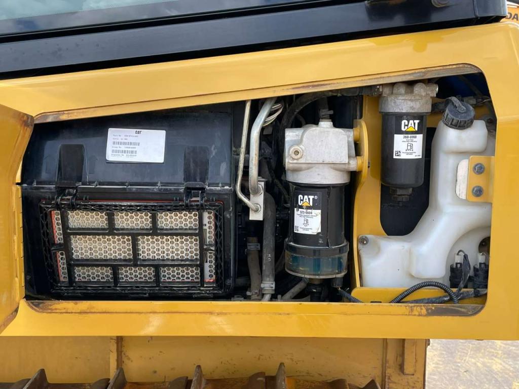 Caterpillar D2 LGP 12A | LEICA GPS Photo 30