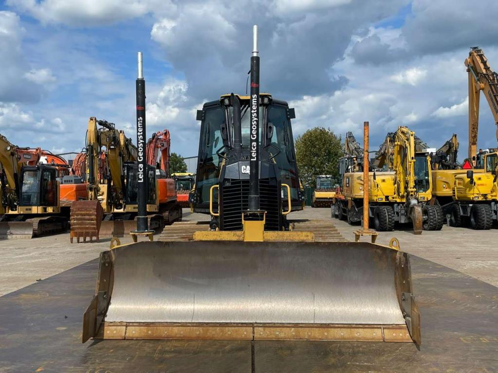 Caterpillar D2 LGP 12A | LEICA GPS Photo 8