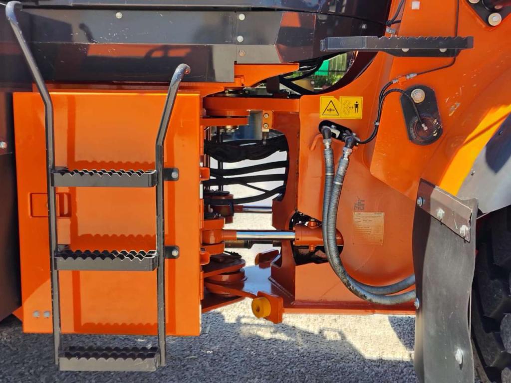 Hitachi ZW 220-7 Photo 10