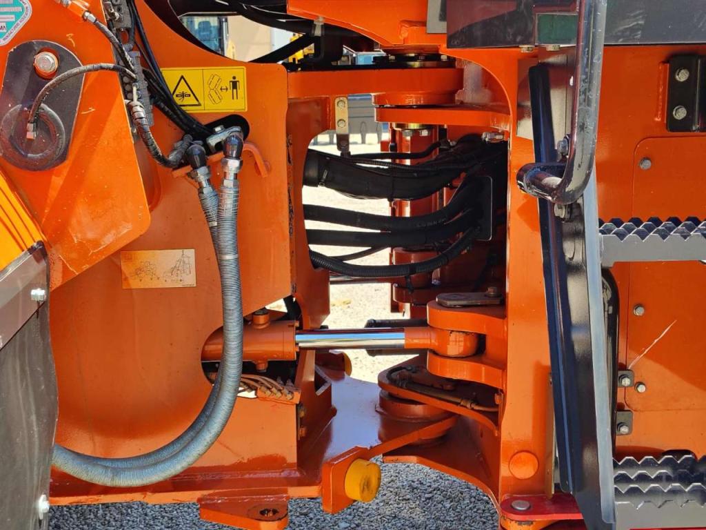 Hitachi ZW 220-7 Photo 11