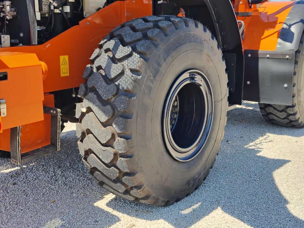 Hitachi ZW 220-7 Photo 17