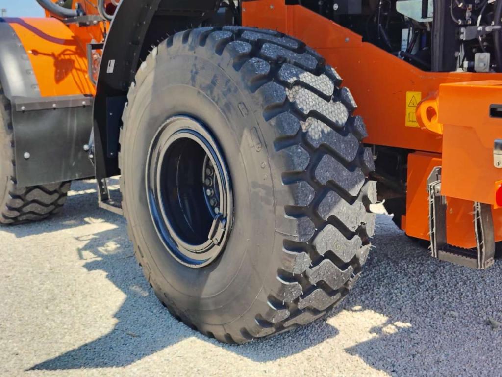 Hitachi ZW 220-7 Photo 18