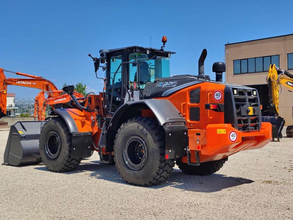 Hitachi ZW 220-7 Photo 3