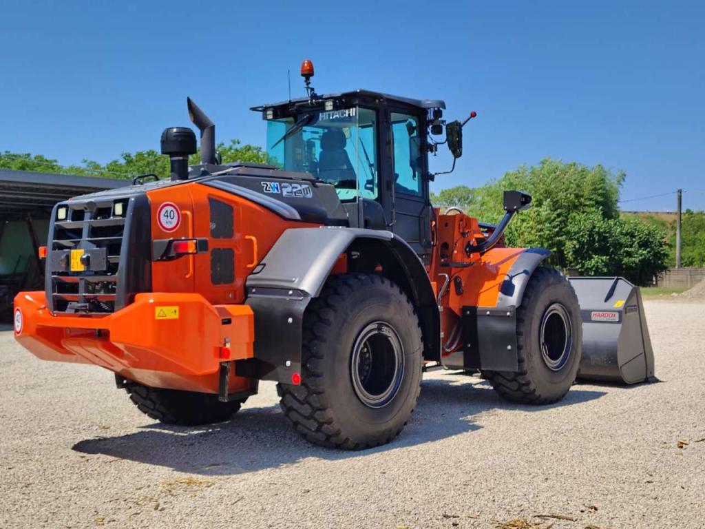 Hitachi ZW 220-7 Photo 5