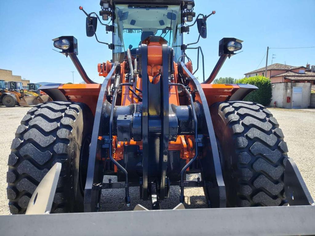 Hitachi ZW 220-7 Photo 9